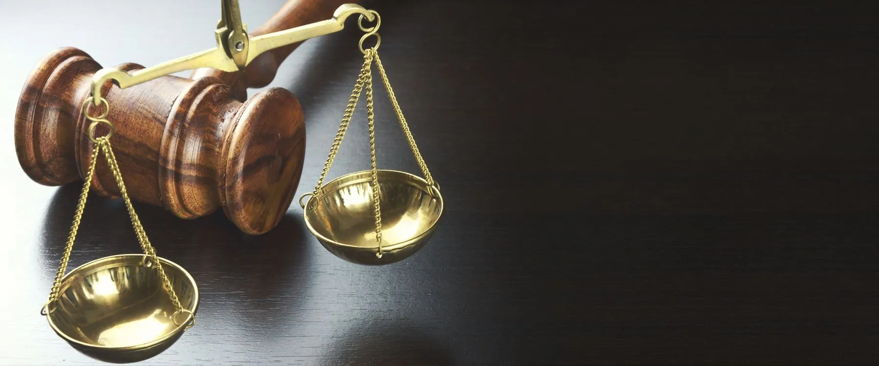 A judge's gavel resting on a desk, representing expert witness valuation reports prepared for family law proceedings