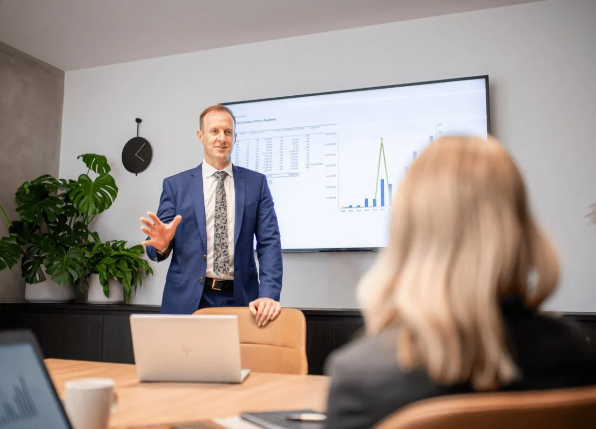 Valuer explaining a compliant valuation report